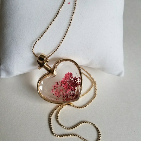 REAL FLOWER HEART SHAPED GLASS  PENDANT NECKLACE - Picture 3 of 6